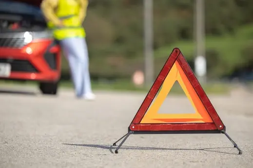 triangulo sinalização acidente carro